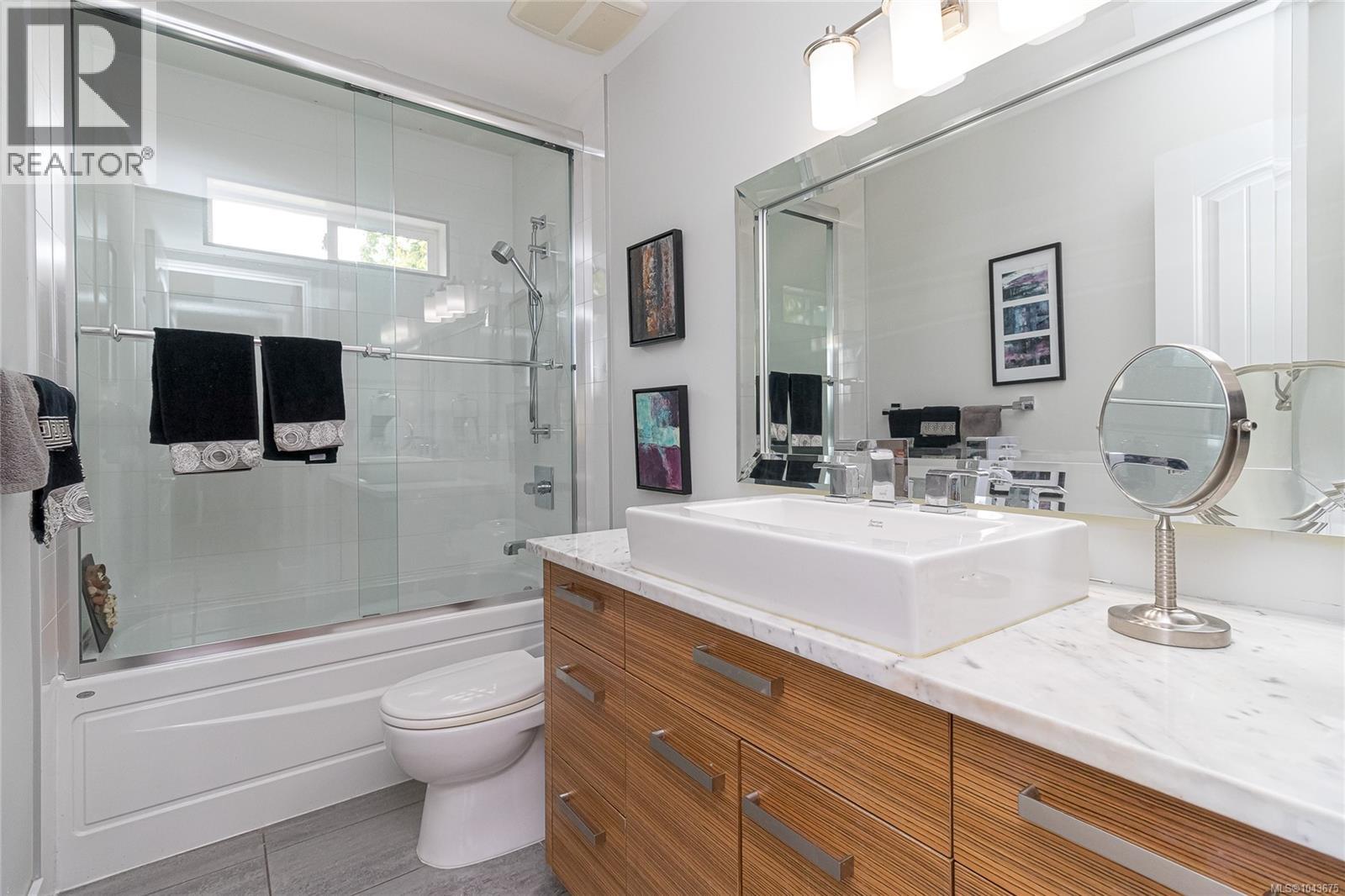 10107 Third St - 29