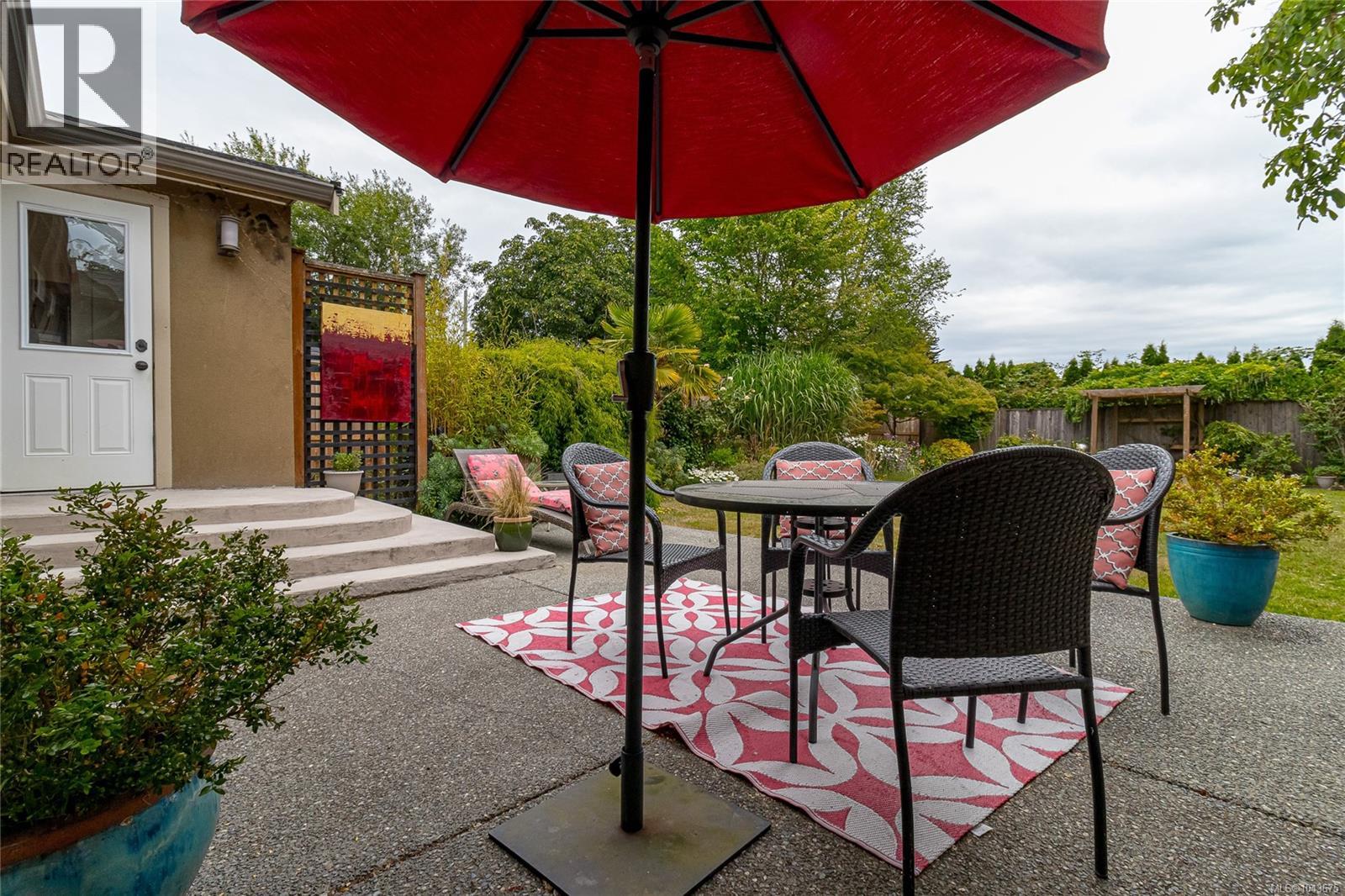 10107 Third St - 32