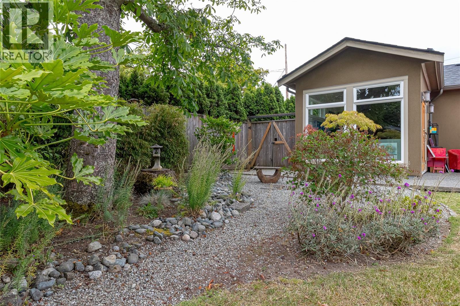 10107 Third St - 39