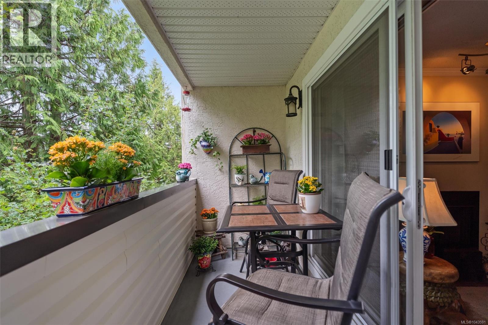 #303 1068 Tolmie Ave - 20