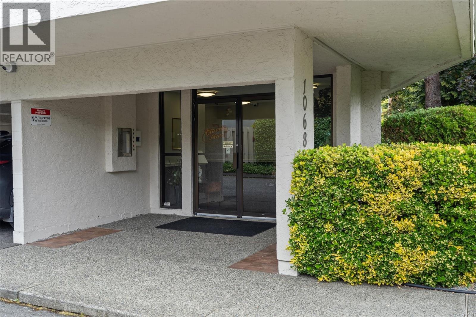 #303 1068 Tolmie Ave - 25