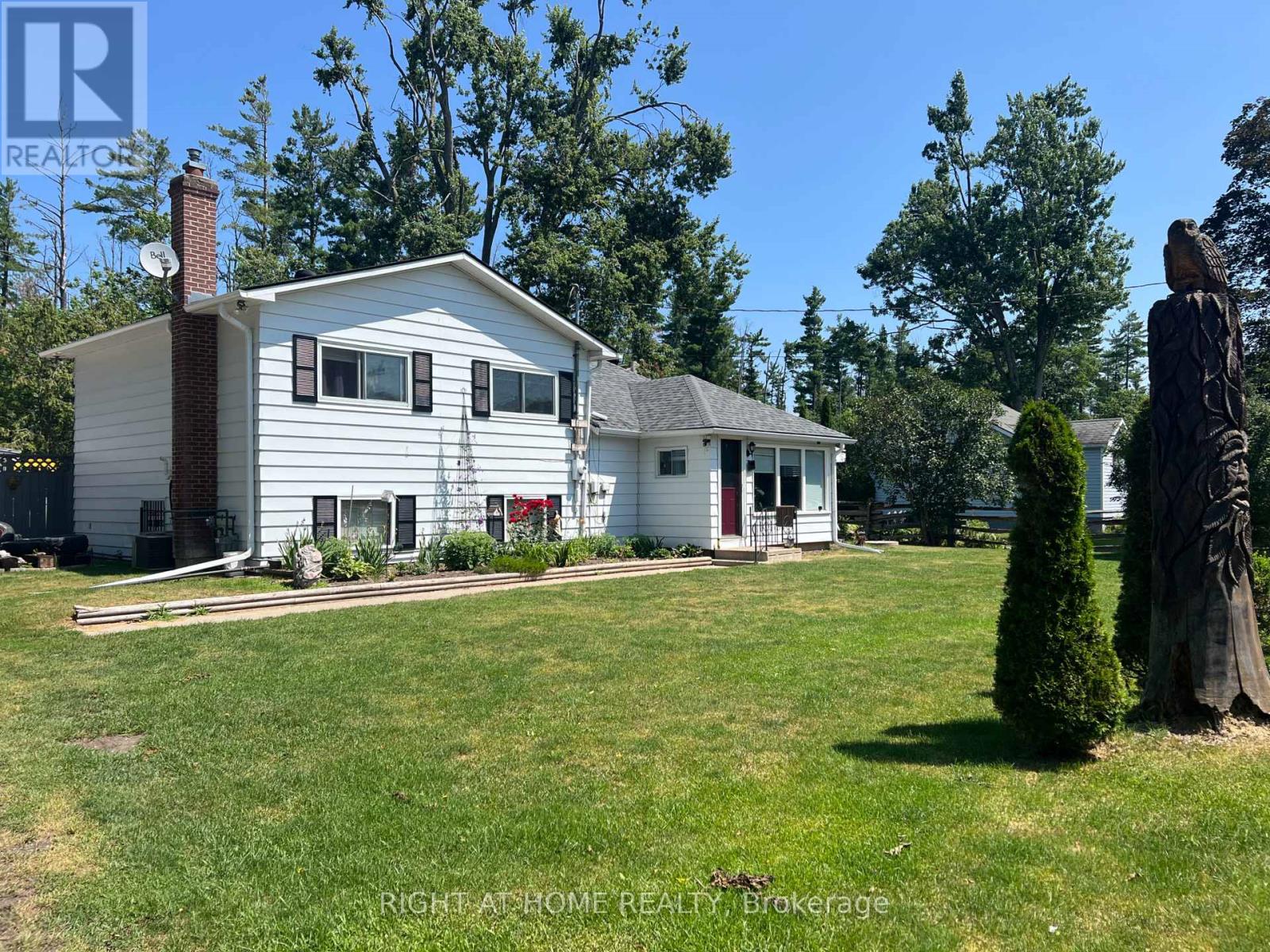 12 LAKESHORE ROAD E - 2