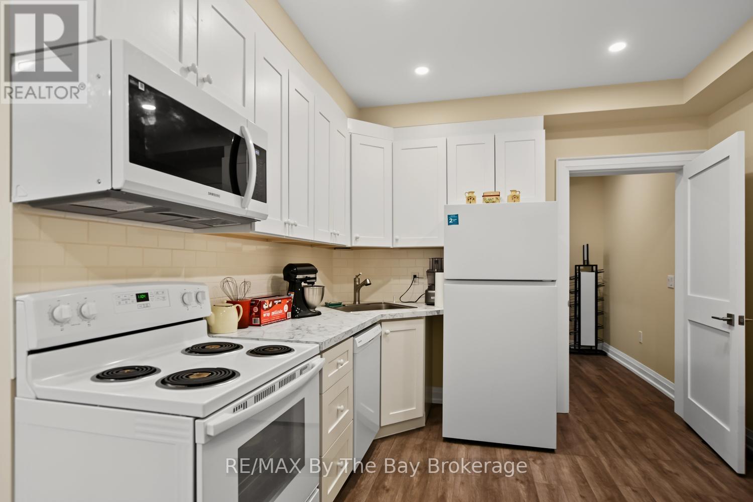 208 THOMAS STREET - Image 42