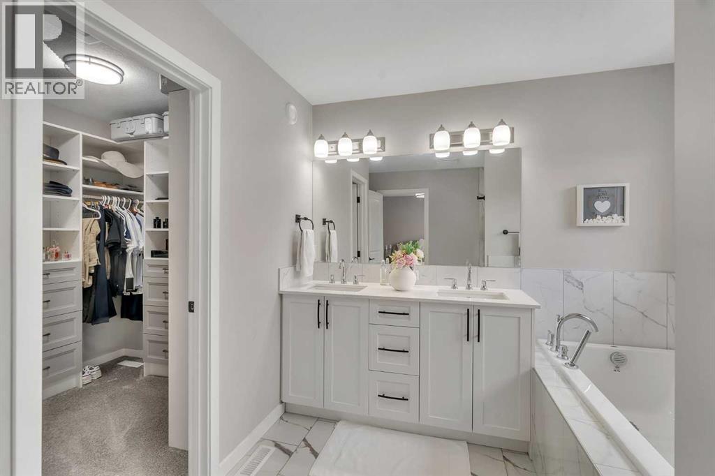 341 Walcrest View SE - 22