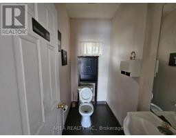 672 Sheppard Avenue W, Toronto, ON M3H2S5 Photo 8