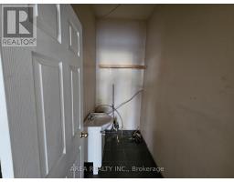 672 Sheppard Avenue W, Toronto, ON M3H2S5 Photo 9