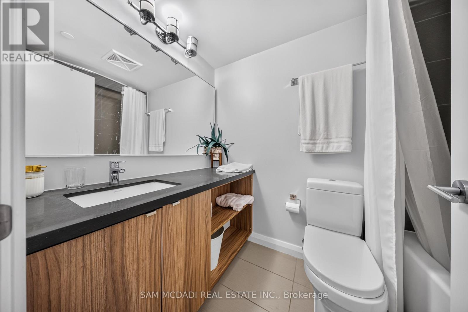 #704 155 YORKVILLE AVENUE - Image 14
