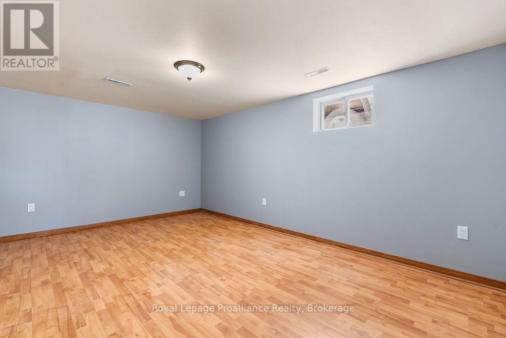 76 WRIGHT AVENUE - Image 24