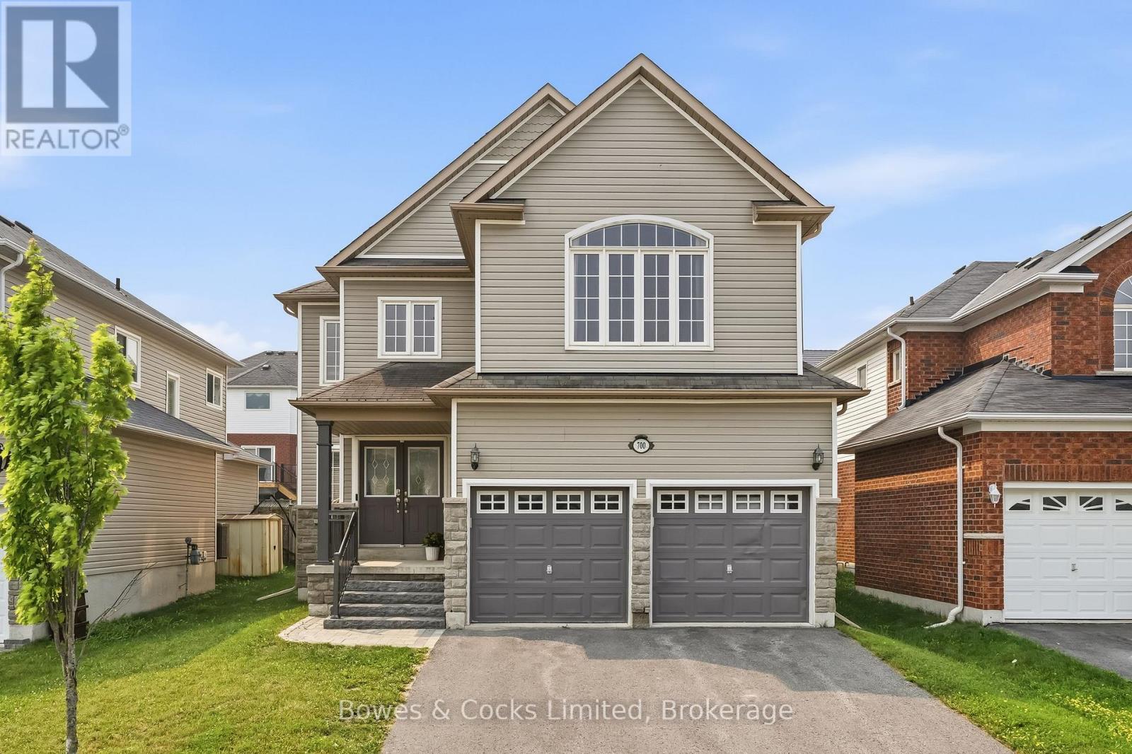 700 TULLY CRESCENT - 1