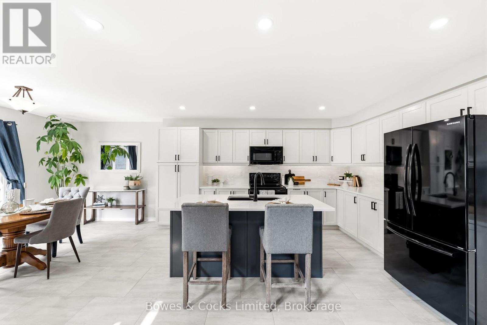 700 TULLY CRESCENT - 13