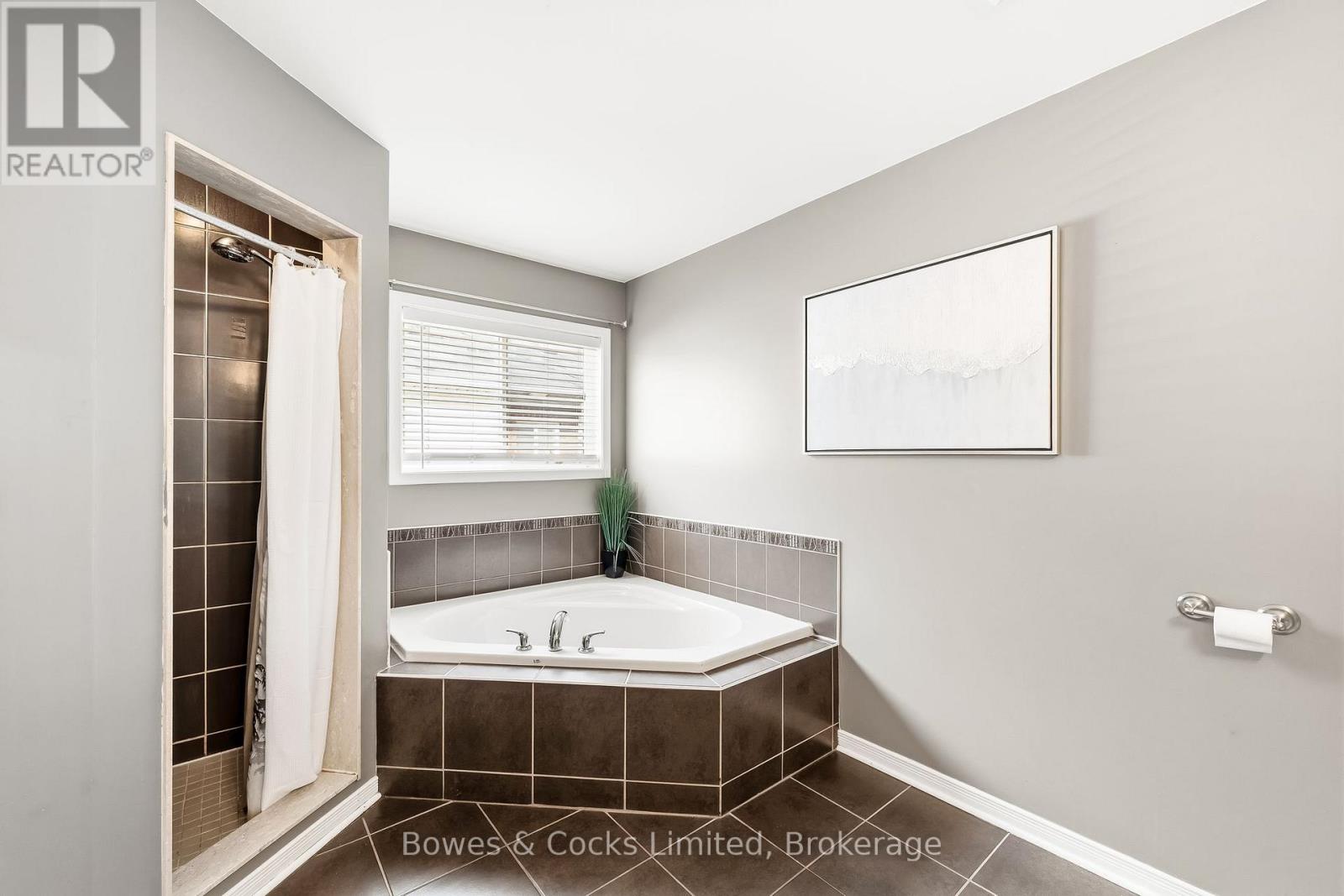 700 TULLY CRESCENT - 28