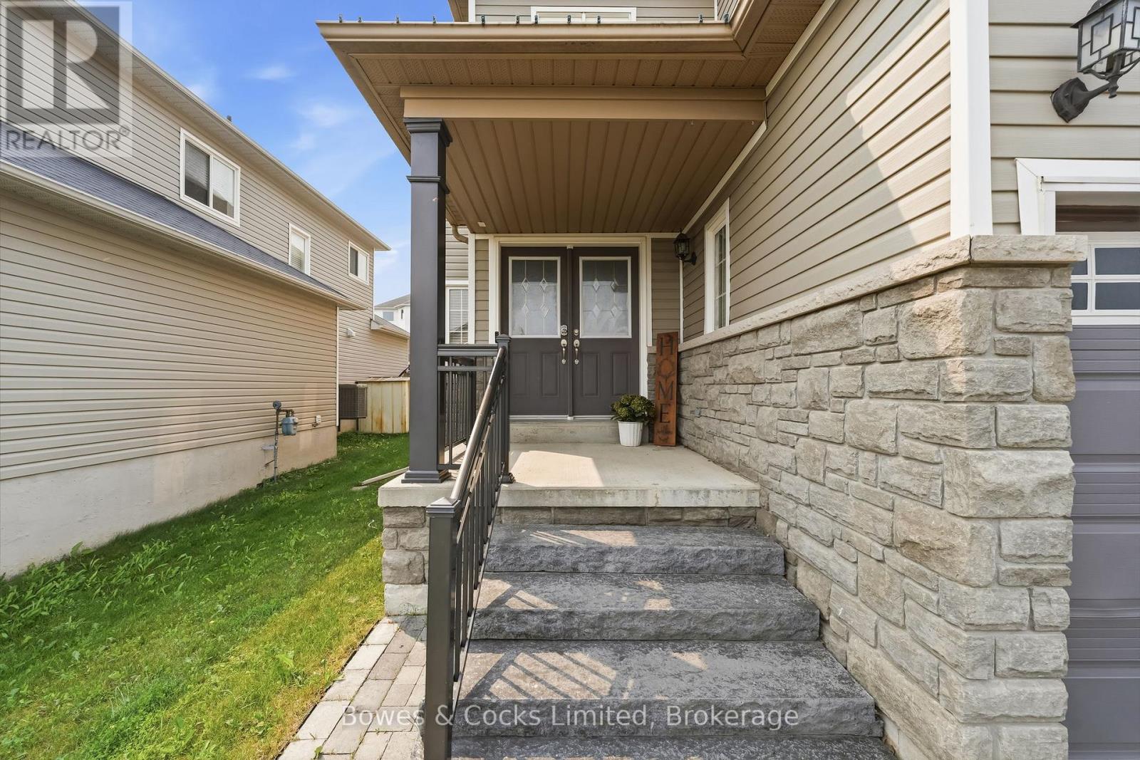 700 TULLY CRESCENT - 3