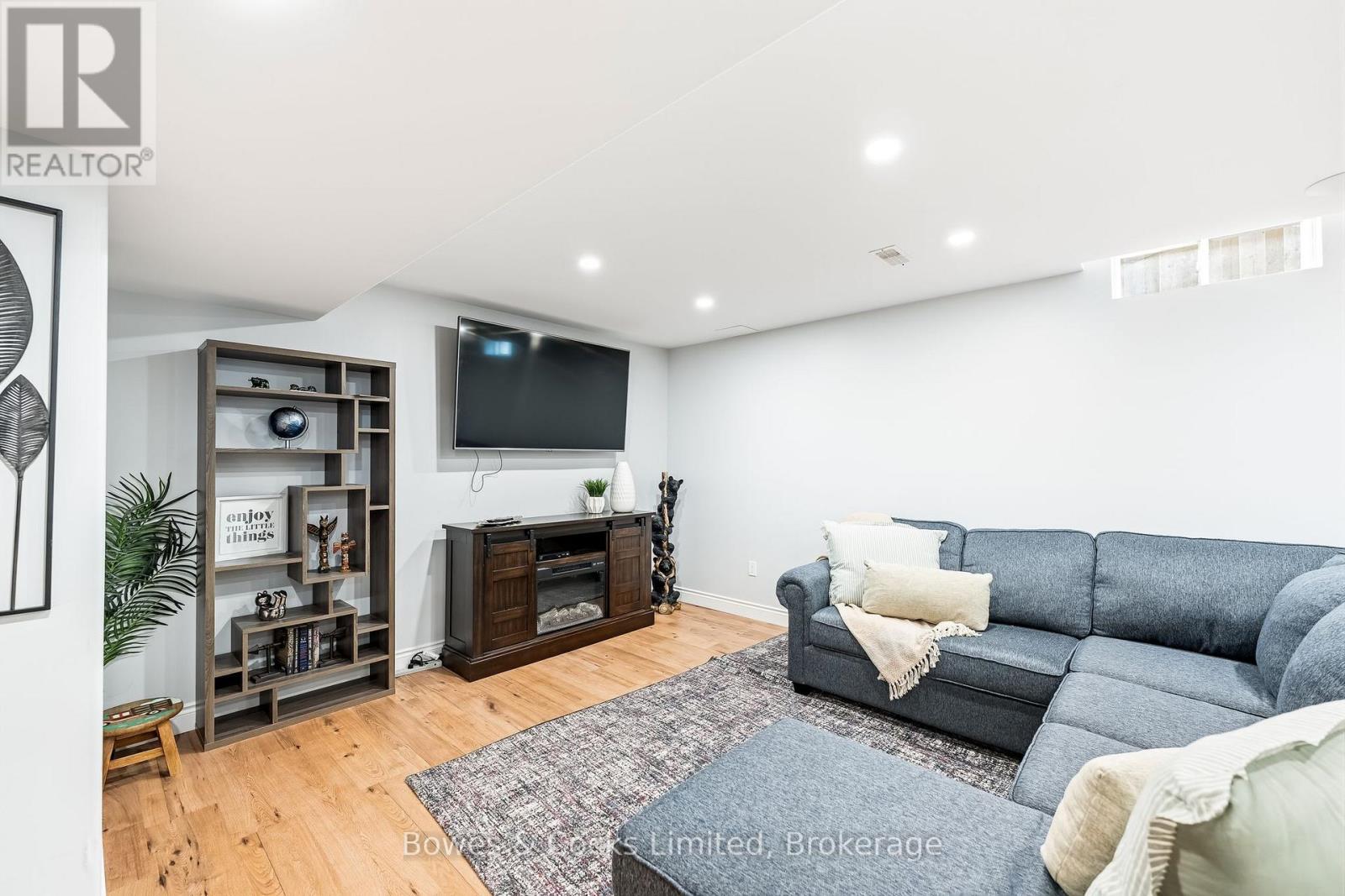 700 TULLY CRESCENT - 38