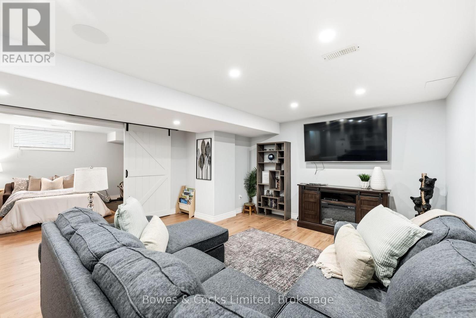 700 TULLY CRESCENT - 39