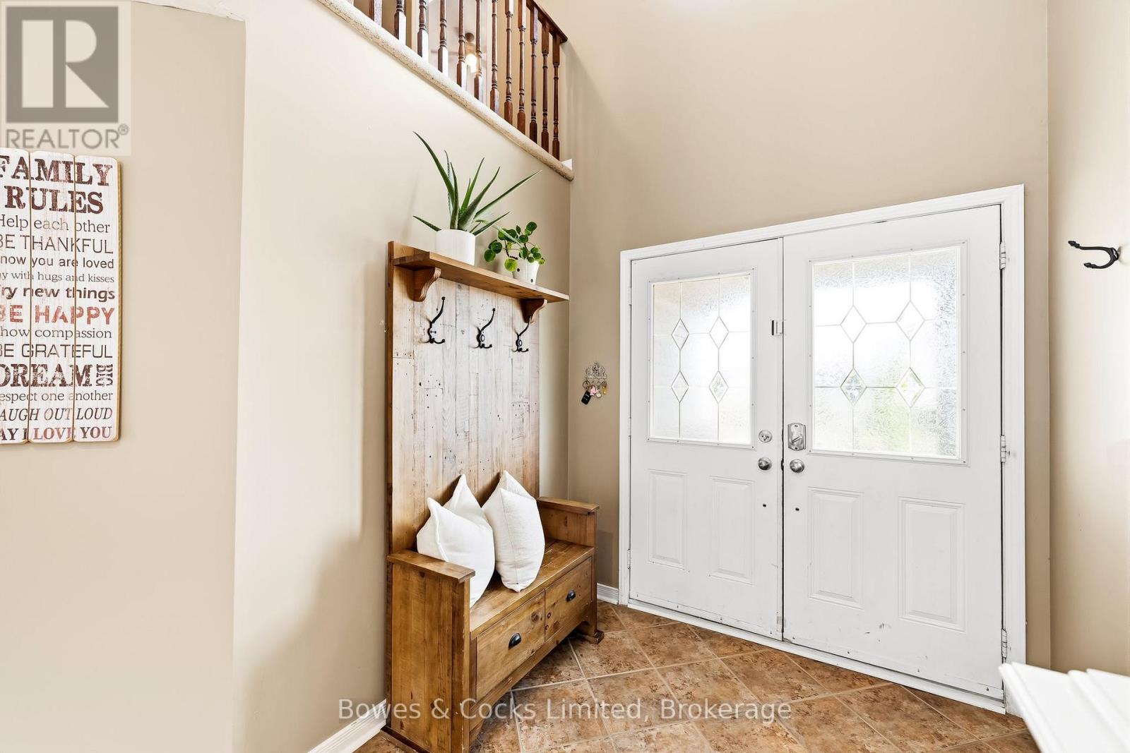 700 TULLY CRESCENT - 4