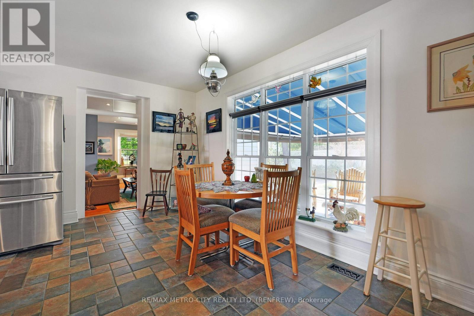 674 RAGLAN STREET S - 21