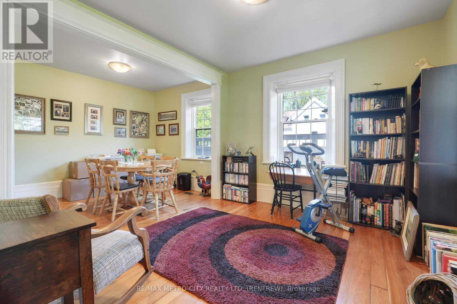 674 RAGLAN STREET S - 12