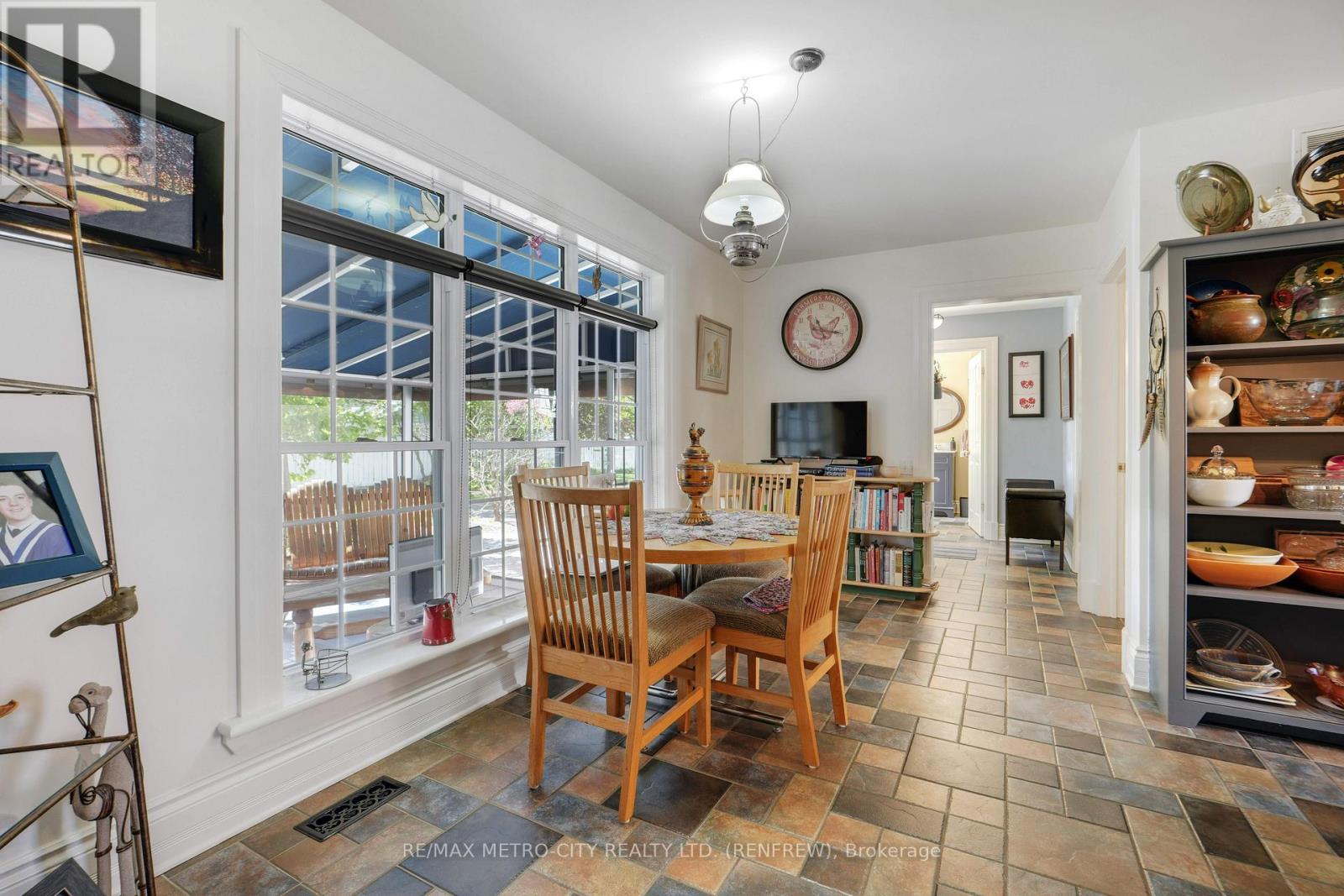 674 RAGLAN STREET S - 15