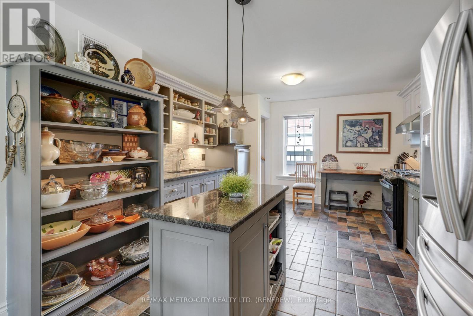 674 RAGLAN STREET S - 16