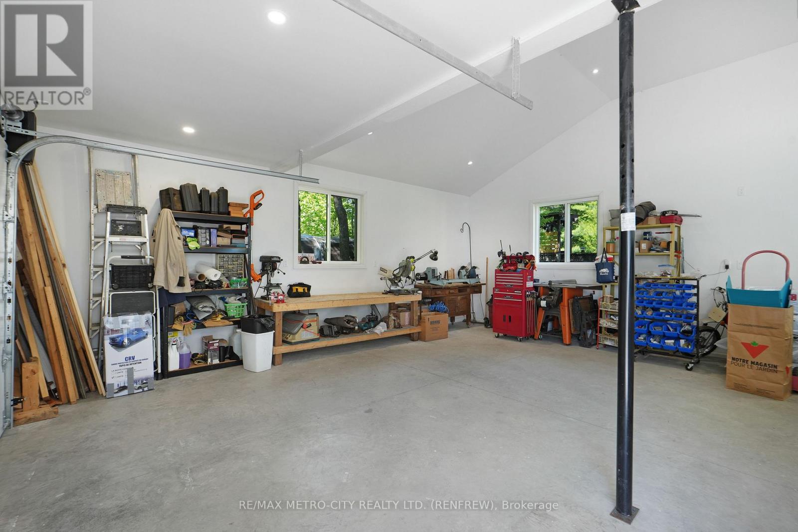 674 RAGLAN STREET S - 39