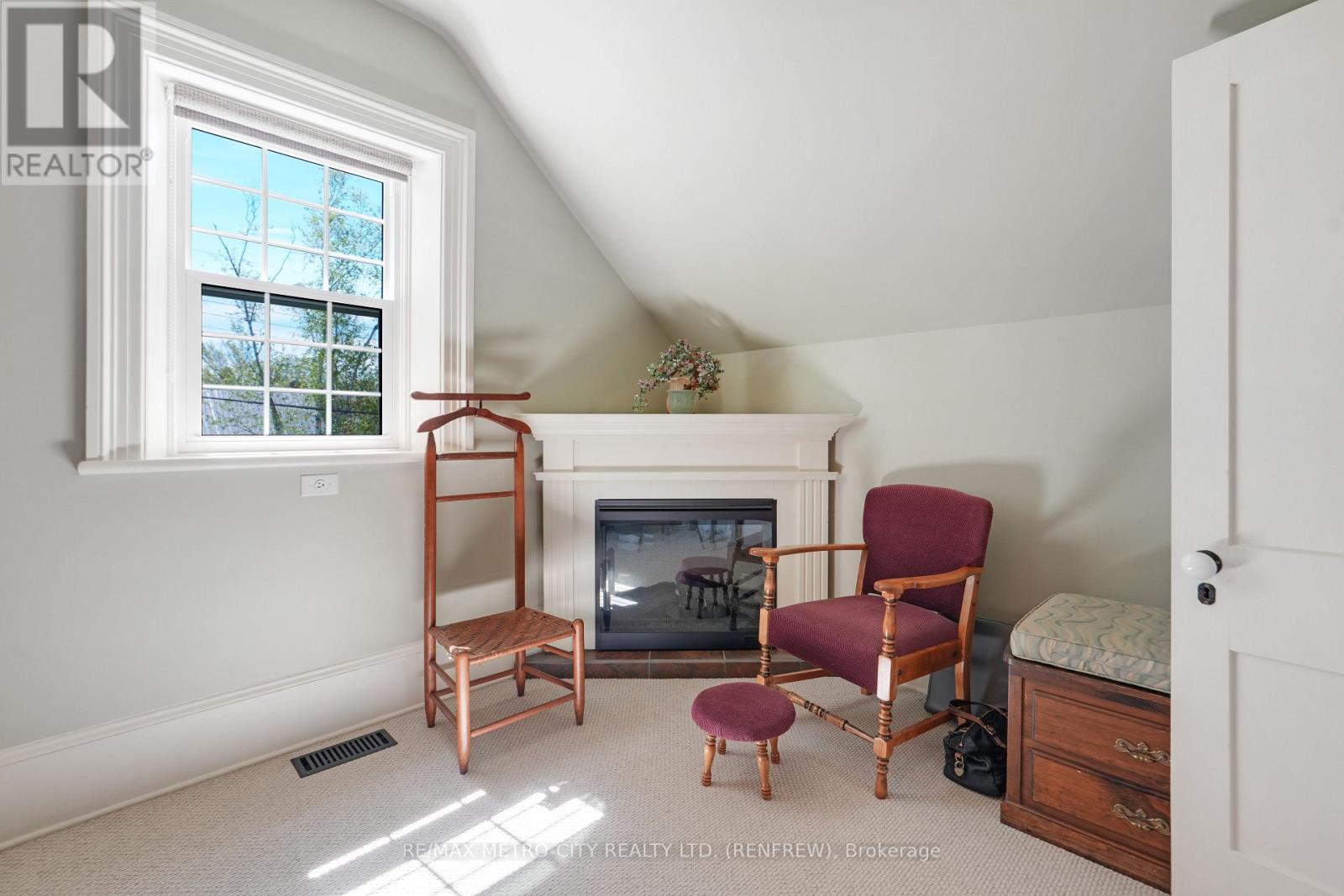 674 RAGLAN STREET S - 30