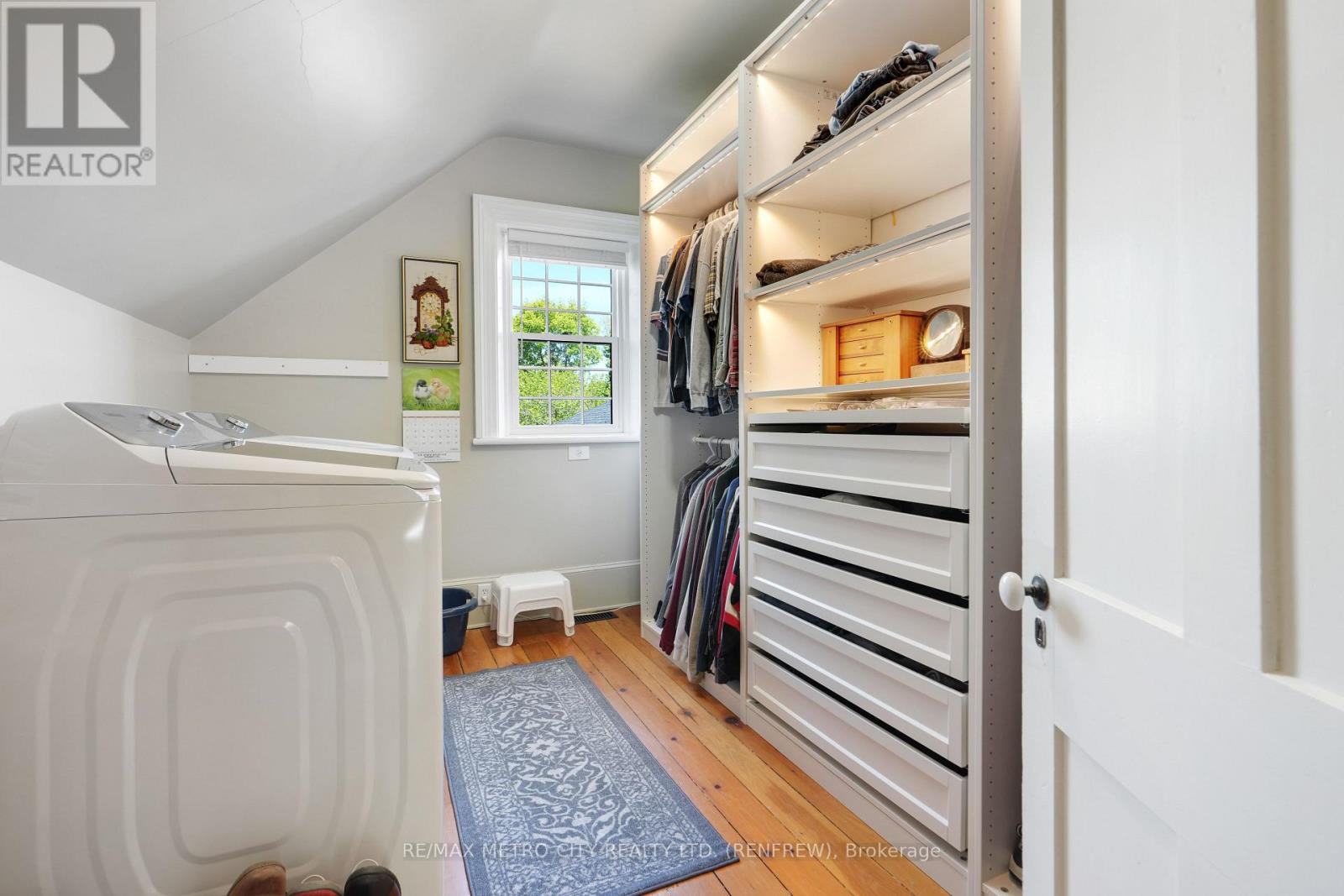 674 RAGLAN STREET S - 31
