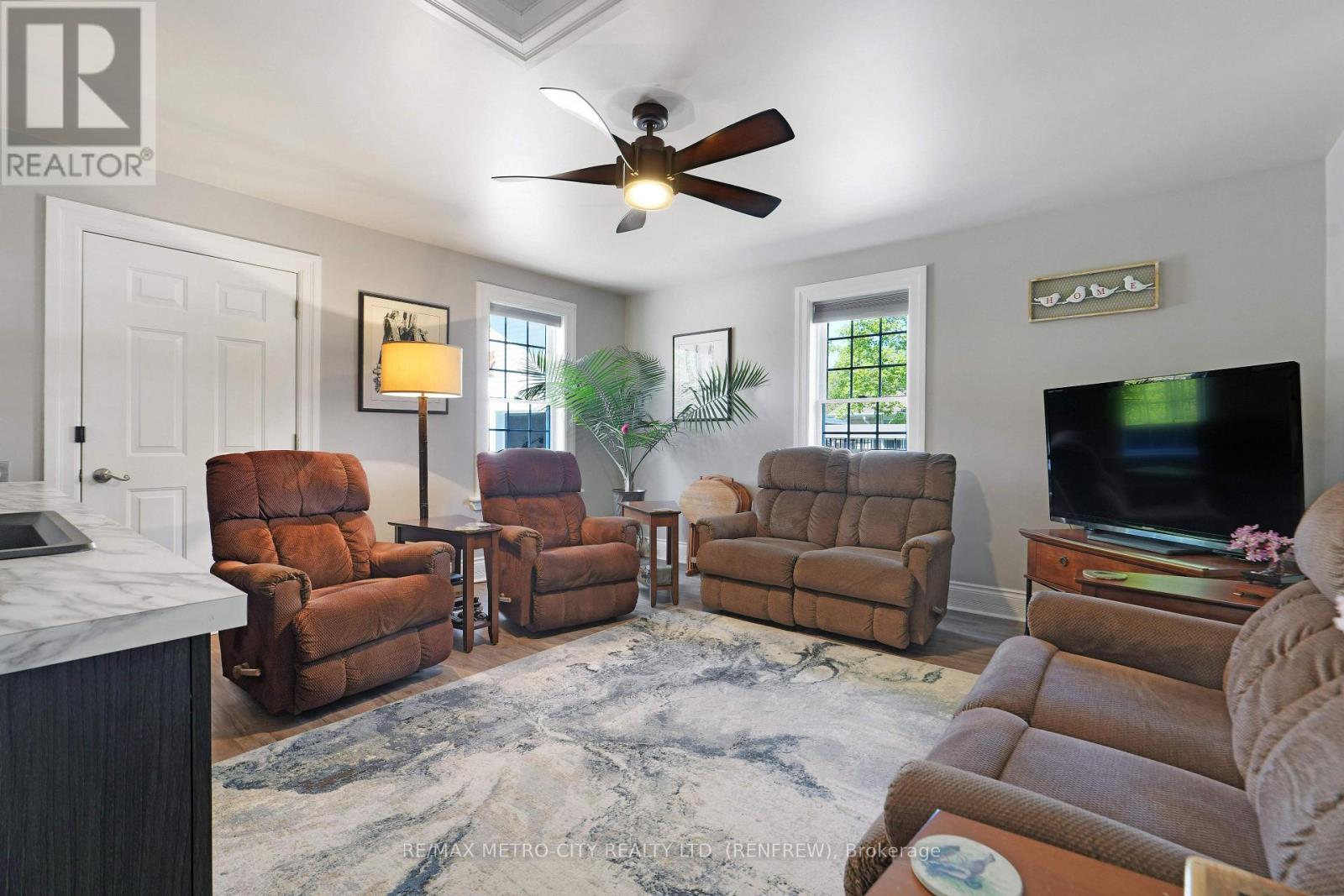 674 RAGLAN STREET S - 37