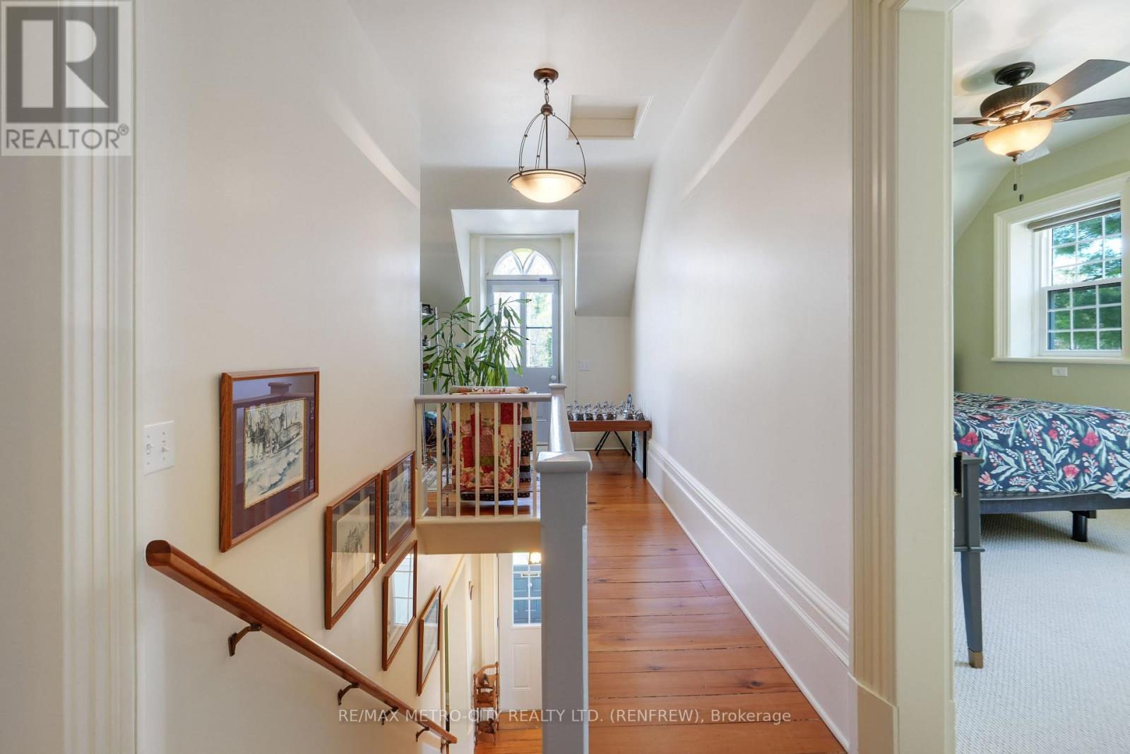 674 RAGLAN STREET S - 32