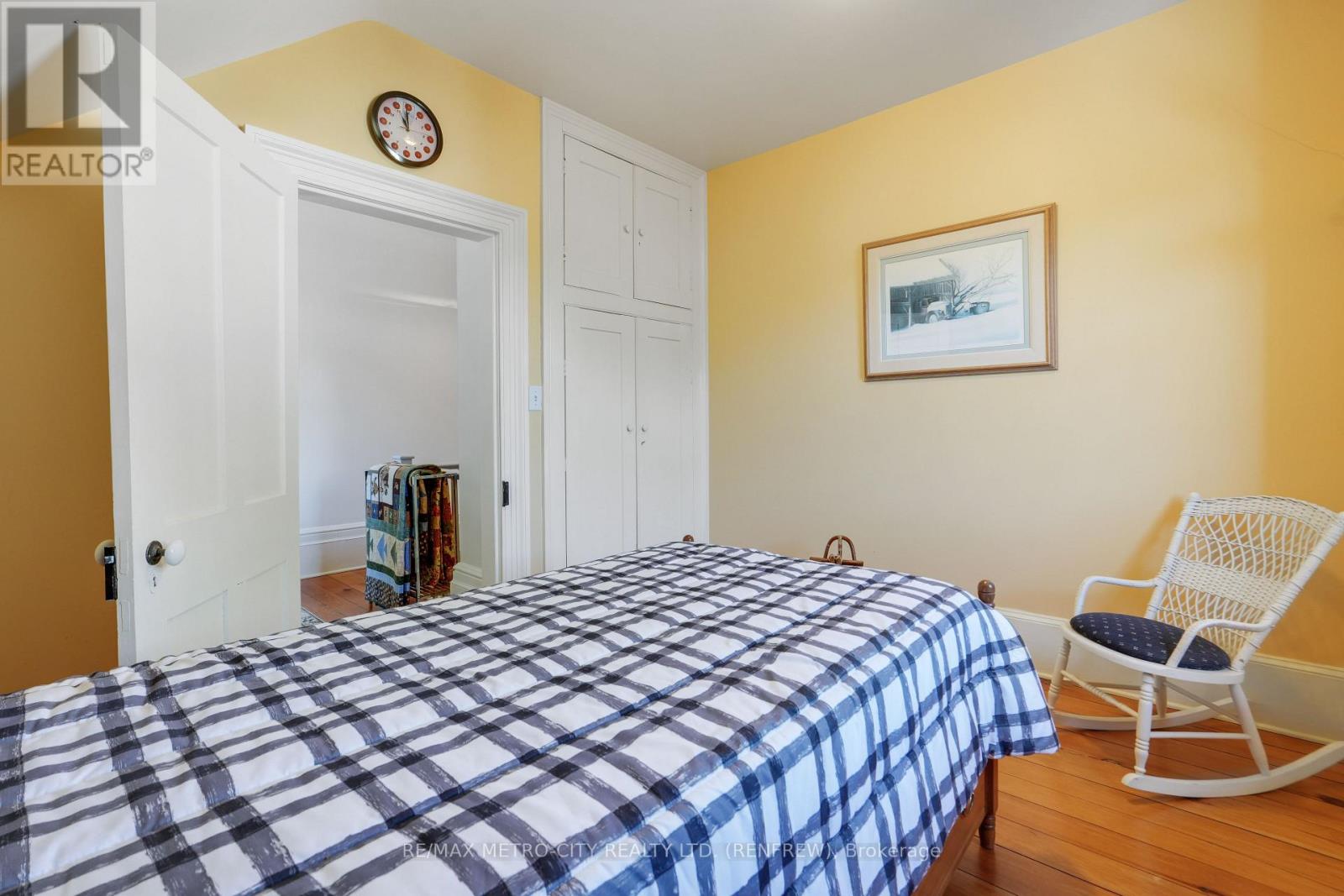 674 RAGLAN STREET S - 35