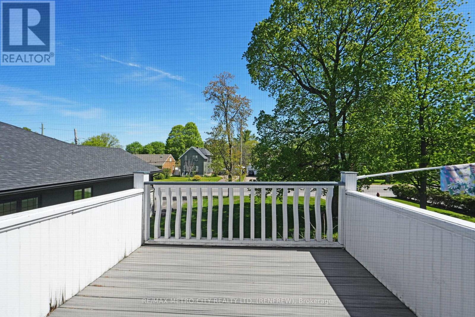 674 RAGLAN STREET S - 36