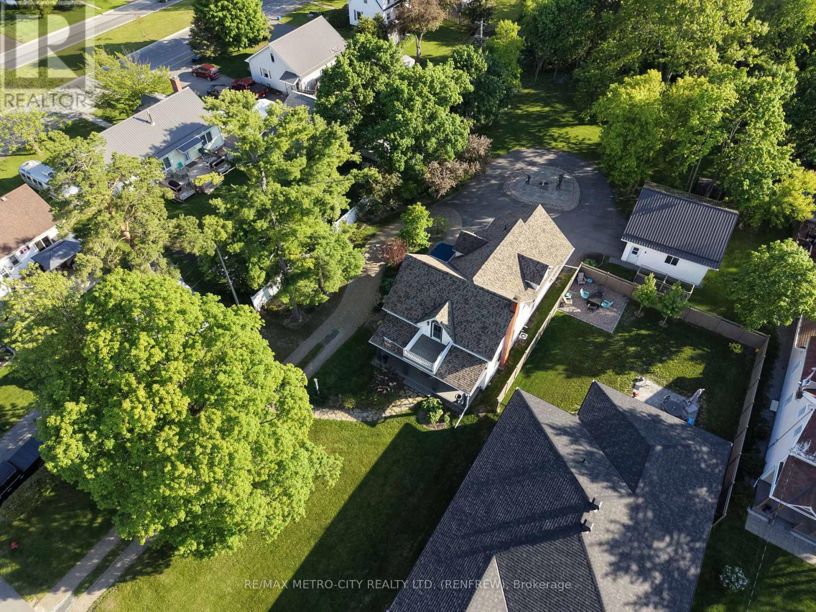 674 RAGLAN STREET S - 4