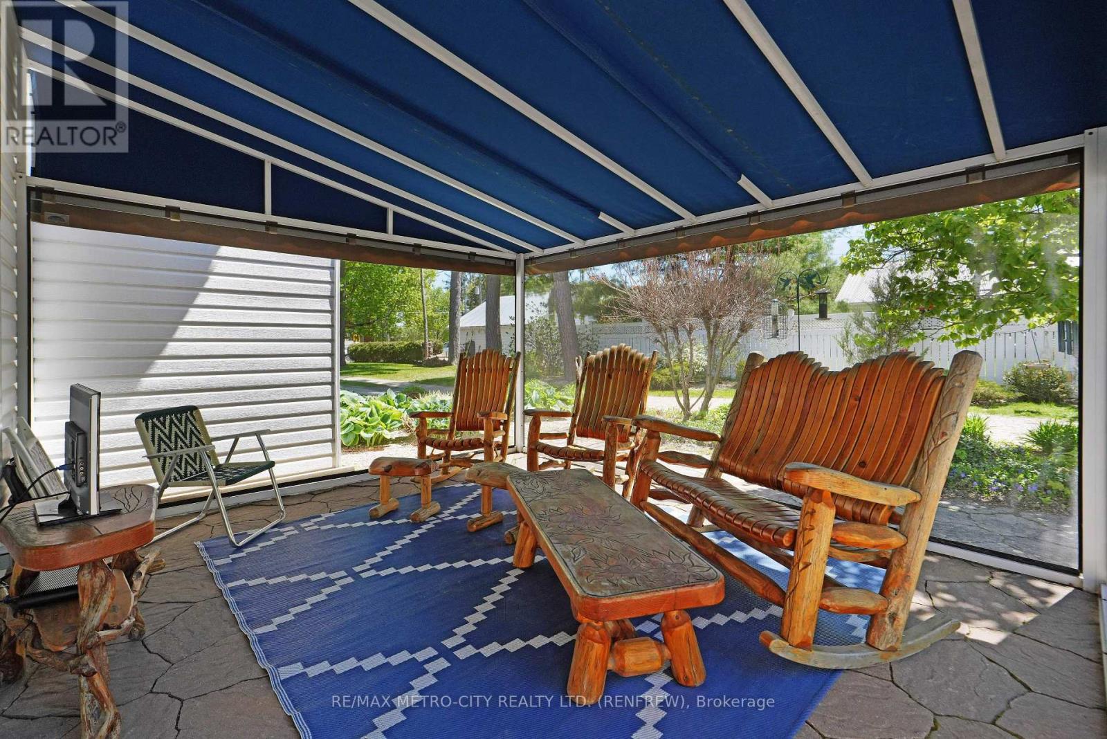 674 RAGLAN STREET S - 40