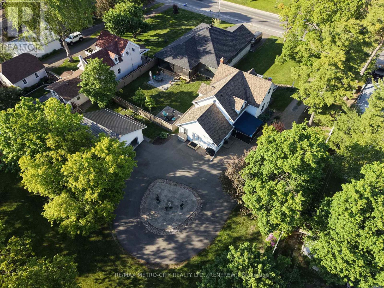 674 RAGLAN STREET S - 41