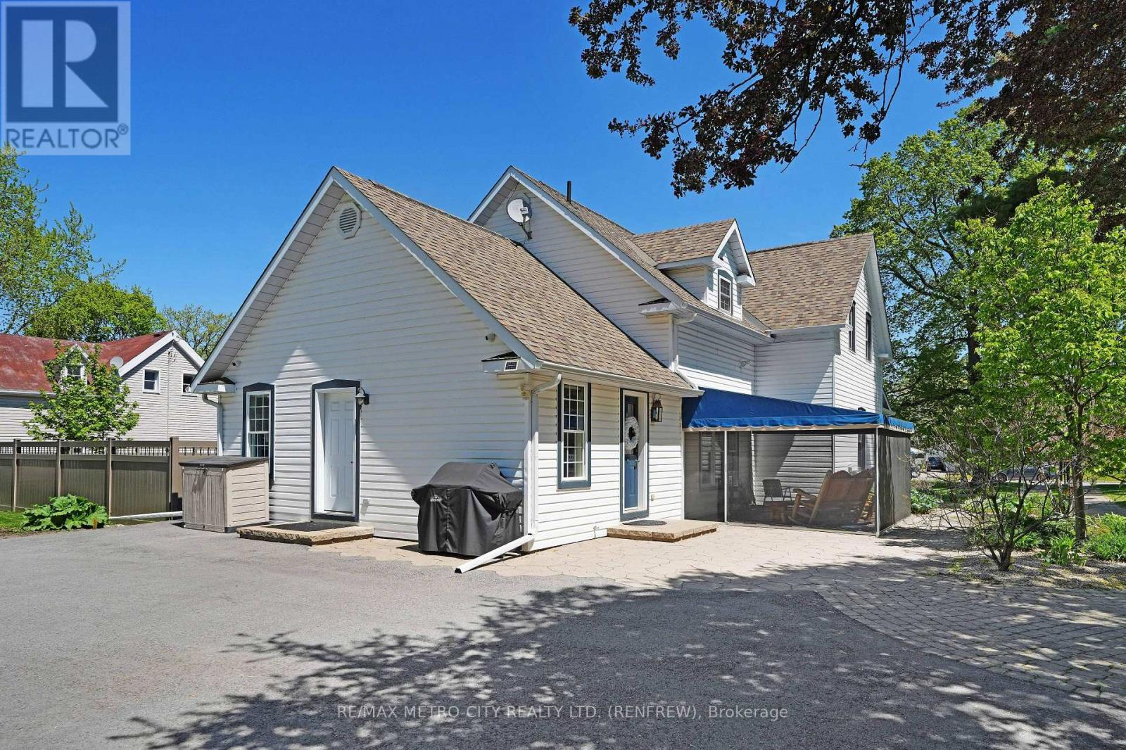 674 RAGLAN STREET S - 43