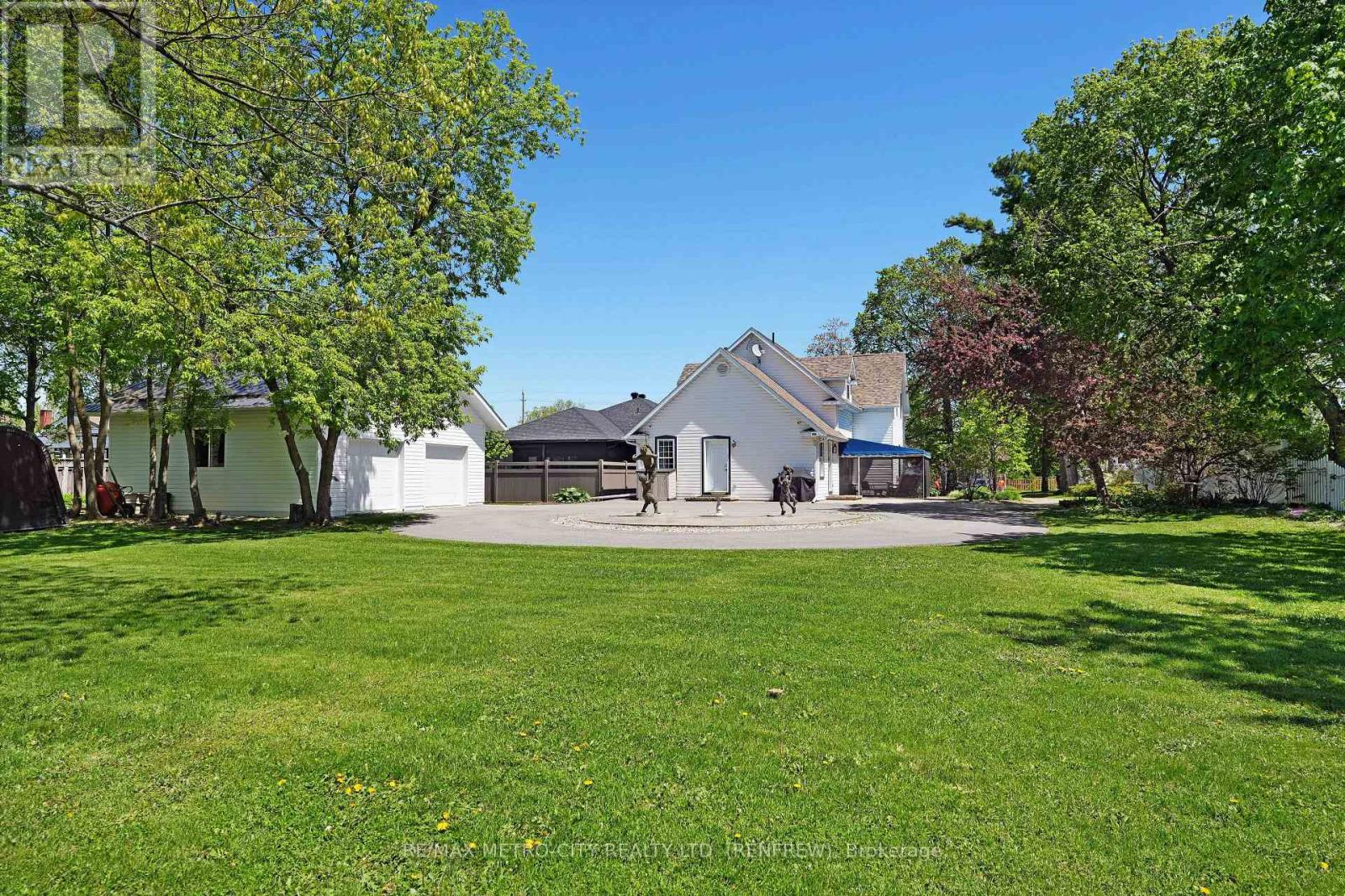 674 RAGLAN STREET S - 45