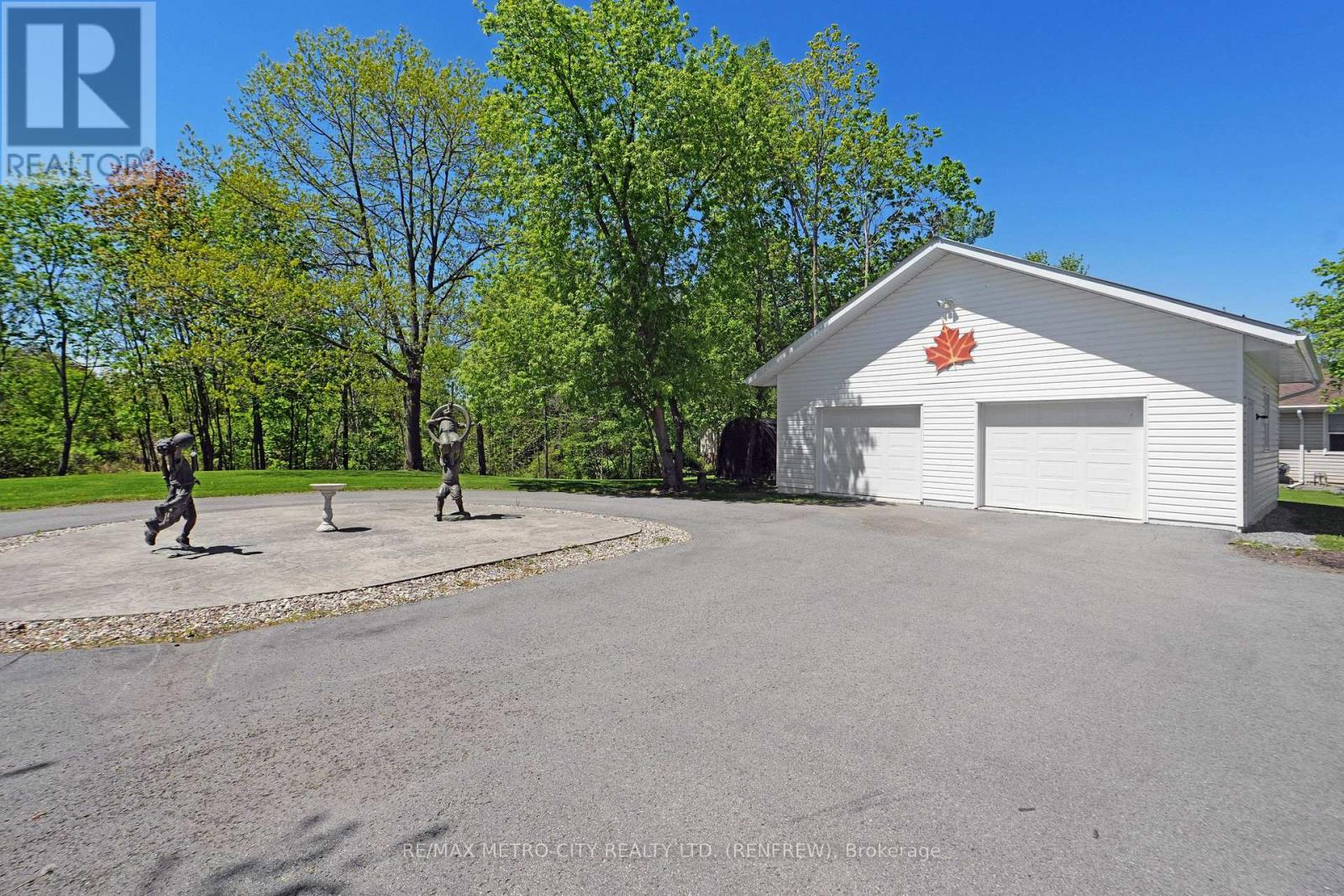 674 RAGLAN STREET S - 44