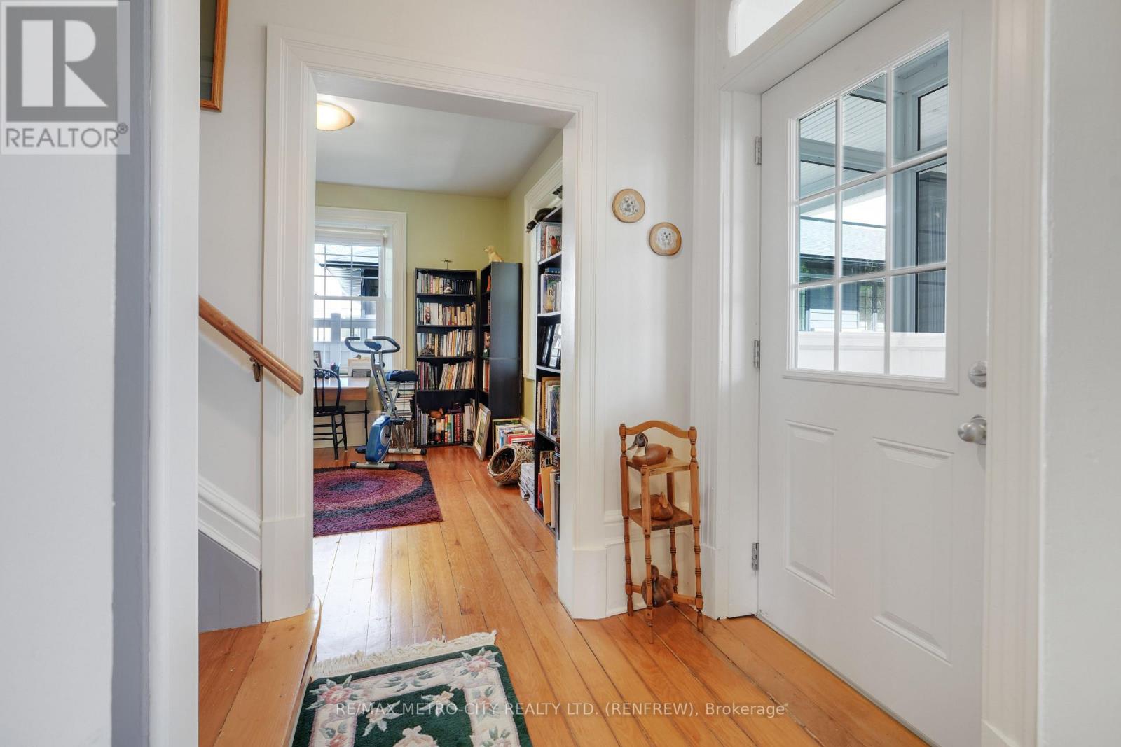674 RAGLAN STREET S - 7