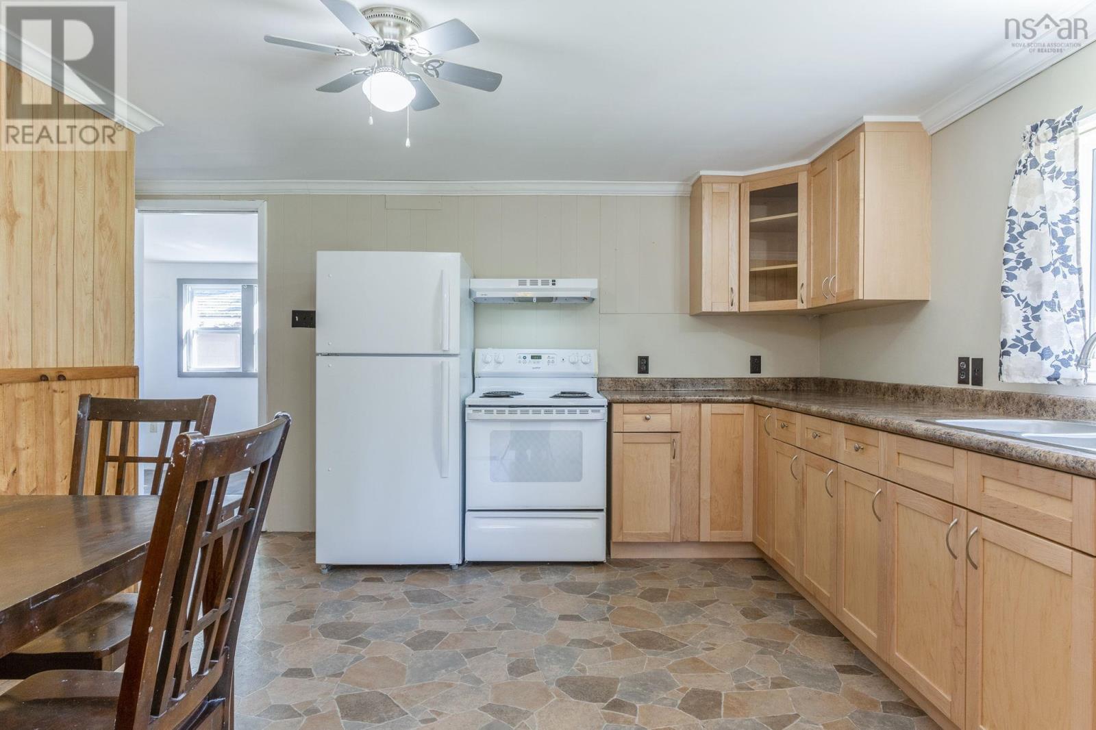 3351 Shore Road - 9
