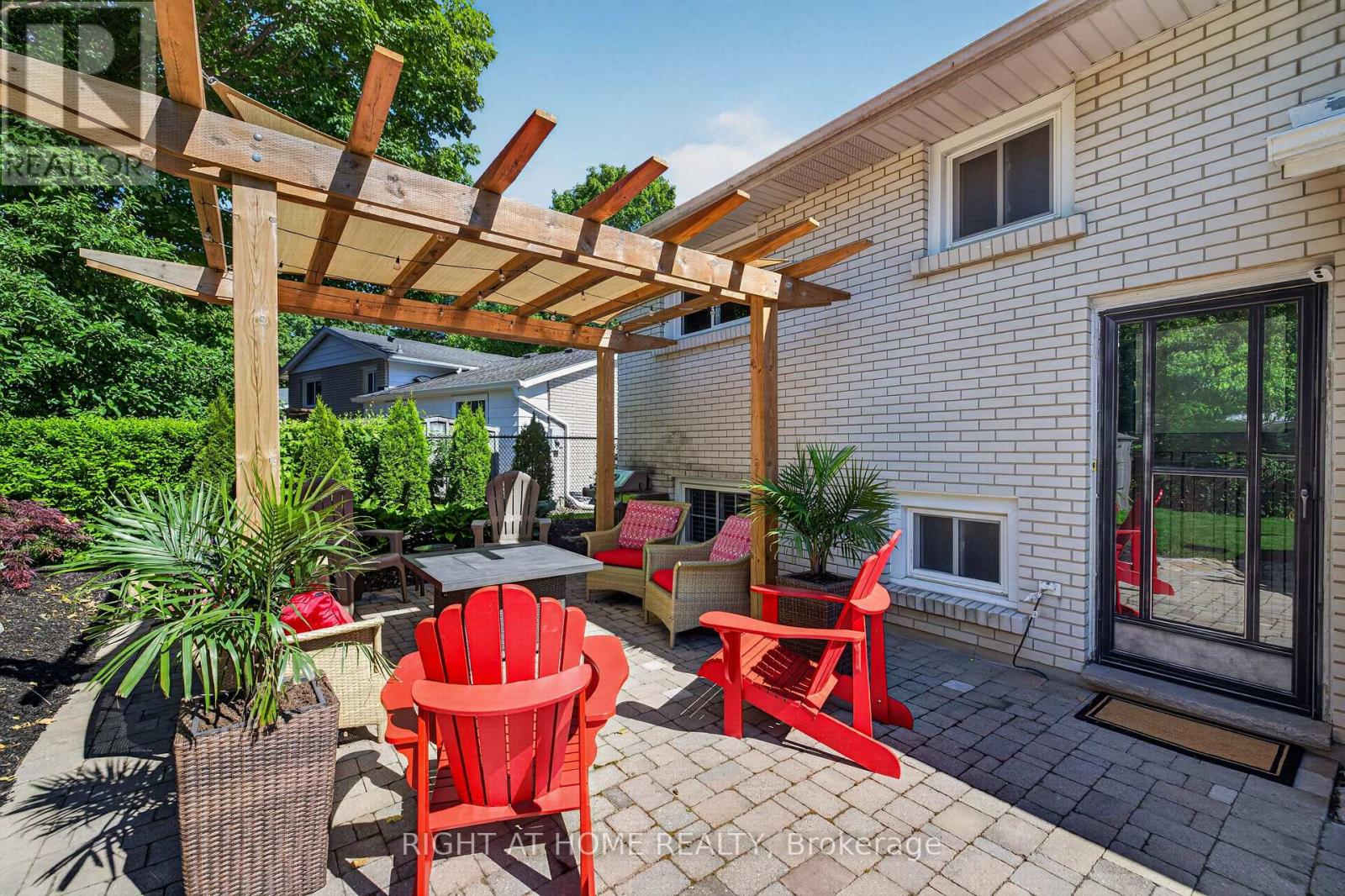 670 GLENGYLE CRESCENT - Image 38