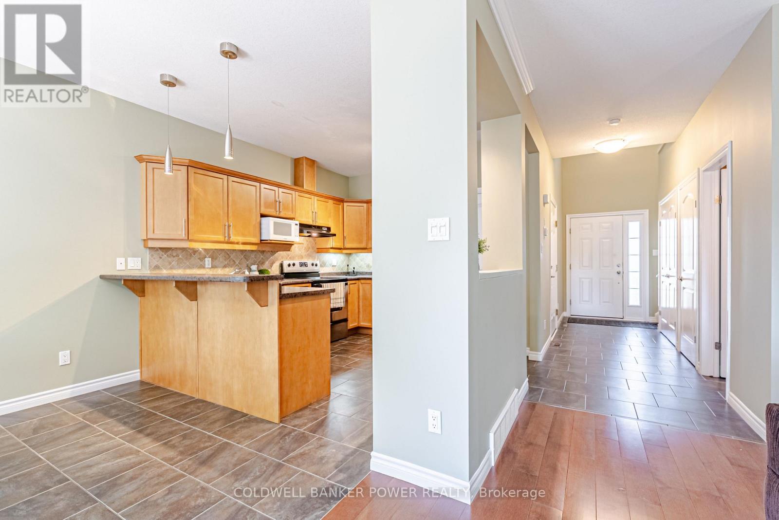 #20 2089 BEAVERBROOK AVENUE - 12