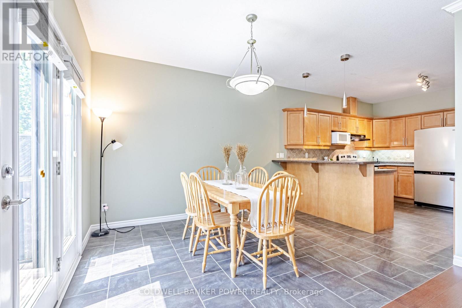 #20 2089 BEAVERBROOK AVENUE - 13