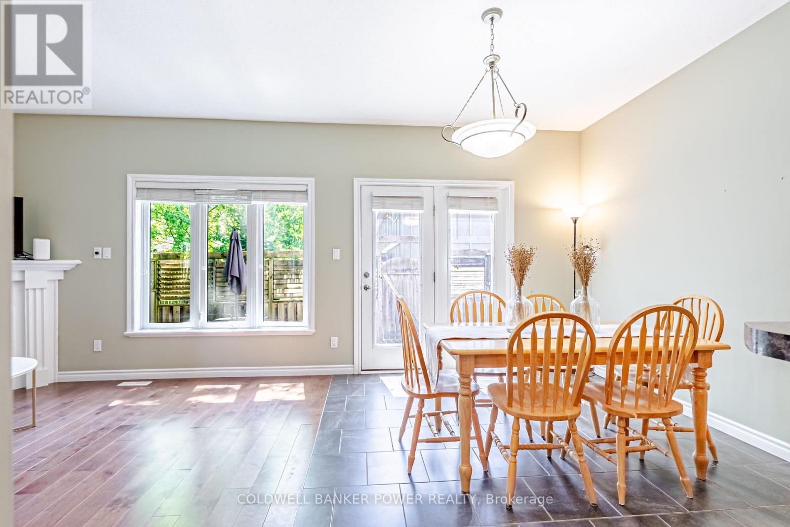 #20 2089 BEAVERBROOK AVENUE - 14