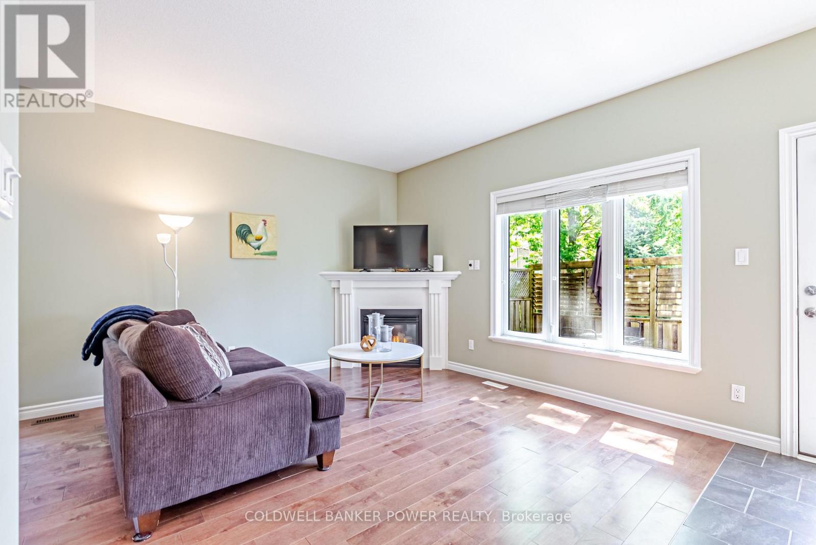 #20 2089 BEAVERBROOK AVENUE - 15