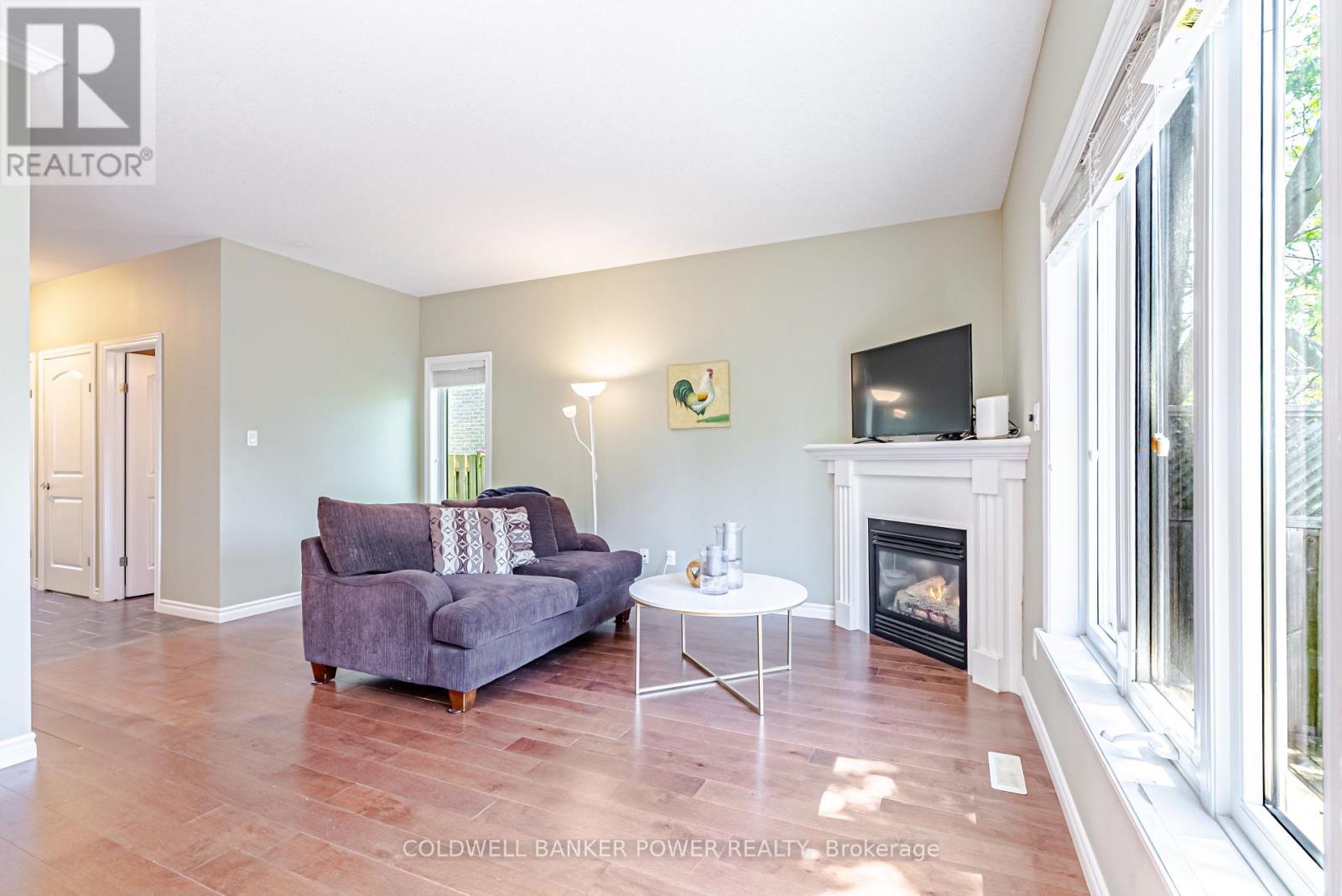 #20 2089 BEAVERBROOK AVENUE - 16