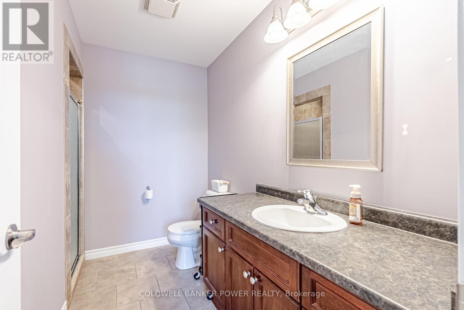 #20 2089 BEAVERBROOK AVENUE - 19