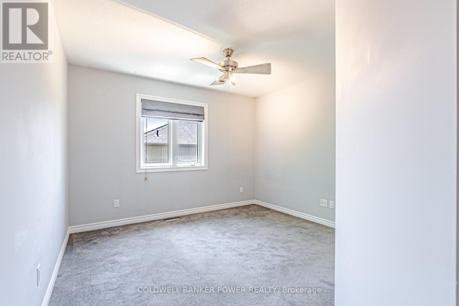 #20 2089 BEAVERBROOK AVENUE - 23
