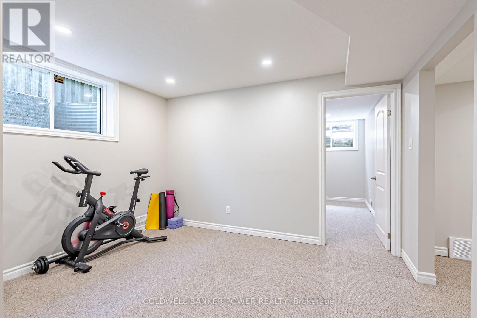 #20 2089 BEAVERBROOK AVENUE - 26