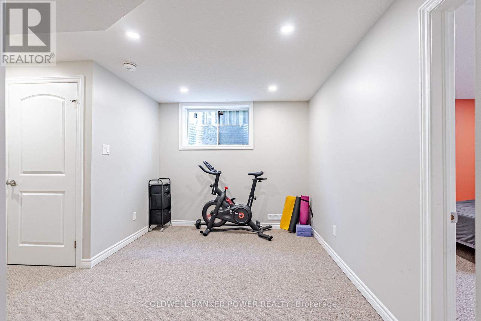 #20 2089 BEAVERBROOK AVENUE - 28