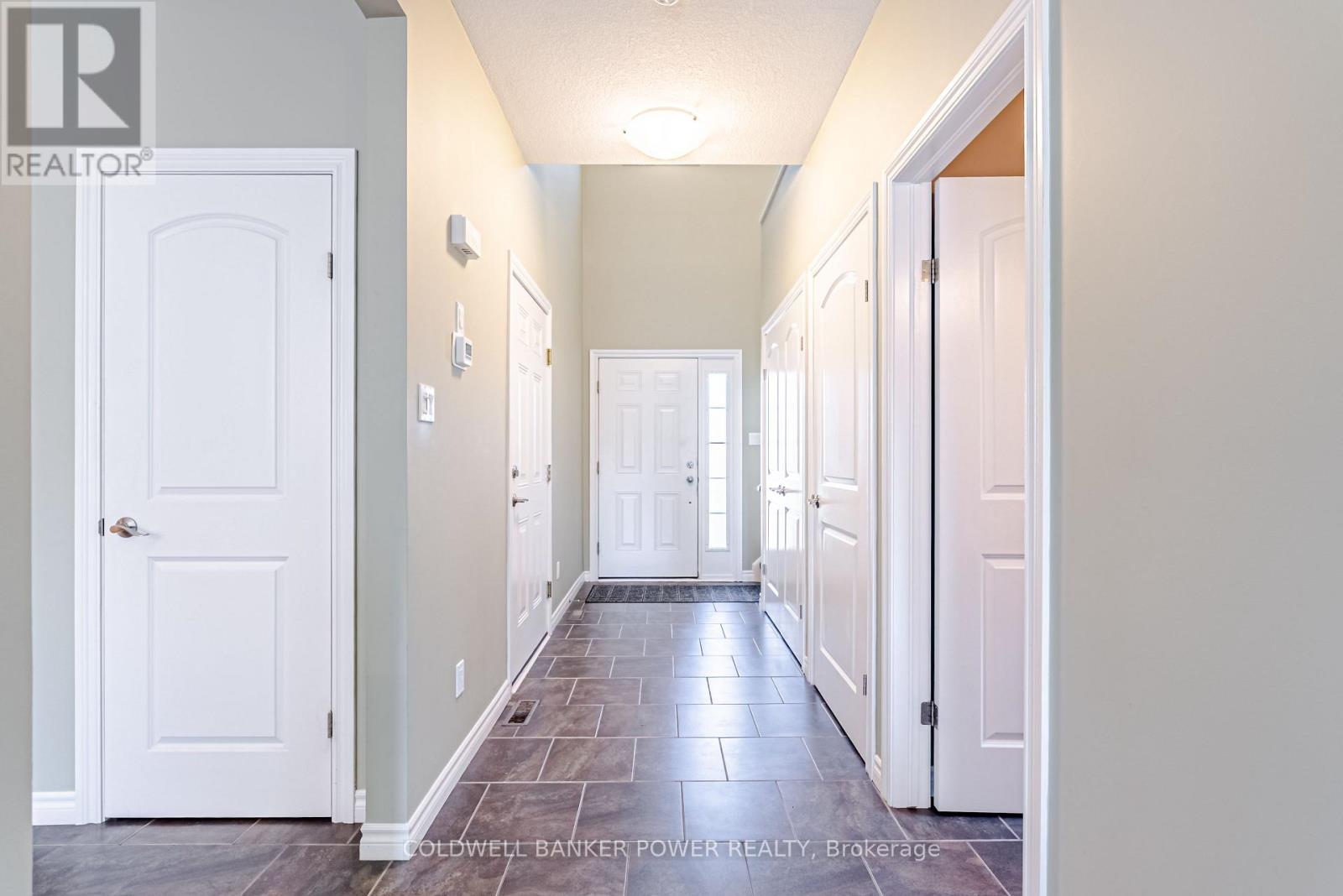 #20 2089 BEAVERBROOK AVENUE - 3