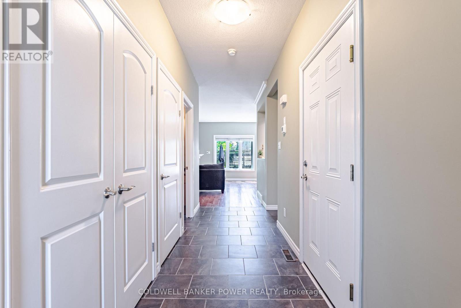 #20 2089 BEAVERBROOK AVENUE - 4